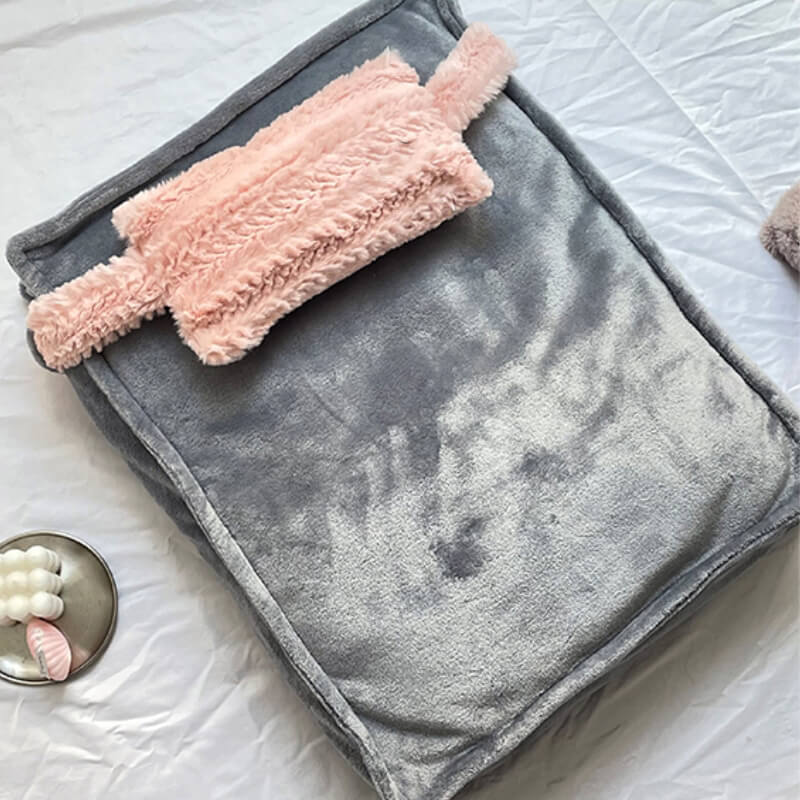 Speels roze pluche huisdierbed met kussen en deken