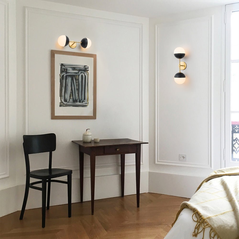 Retro mid-eeuws 2-licht opaal glas bol lineaire wandlamp