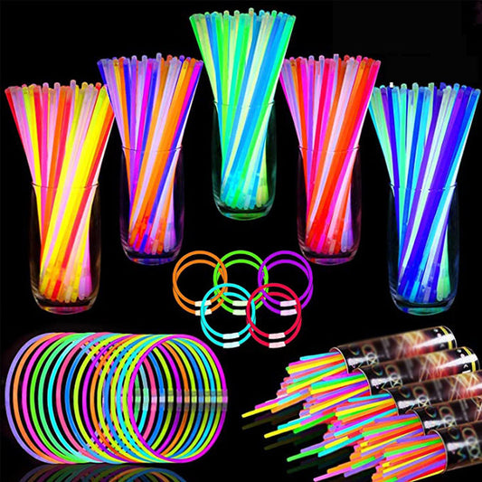 Leuchtende Partystäbe mit fluoreszierendem Leuchten