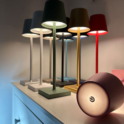 Stilfuld LED-sengelampe – Ledningsfri, genopladelig og moderne