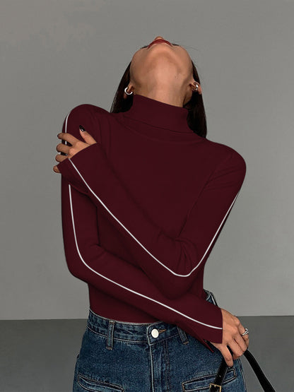 Rollkragenpullover mit Kontrastpaspelierung