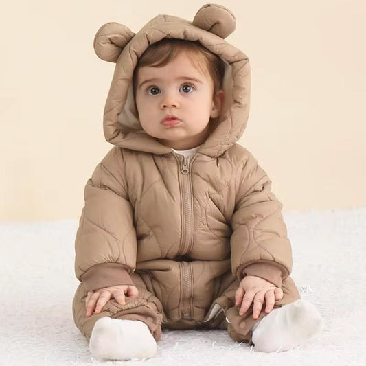 Blød fleece heldragt til nyfødte - sikrer din babys komfort og varme