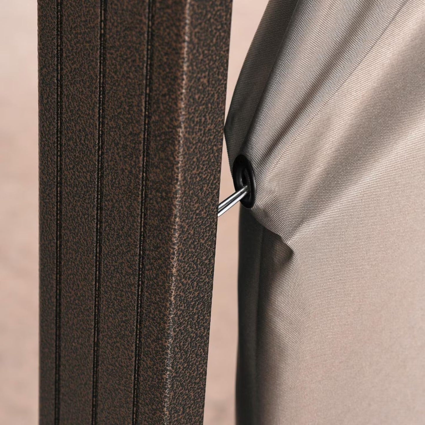 Trevana 3x3m braunes Outdoor-Pavillon mit Netz und Deckenhaken