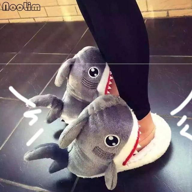 Fuzzy Shark Pantoffels