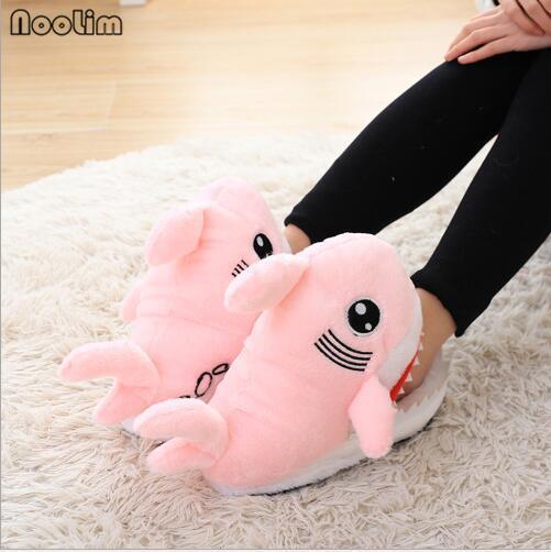 Fuzzy Shark Pantoffels