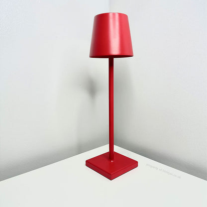 Stilfuld LED-sengelampe – Ledningsfri, genopladelig og moderne
