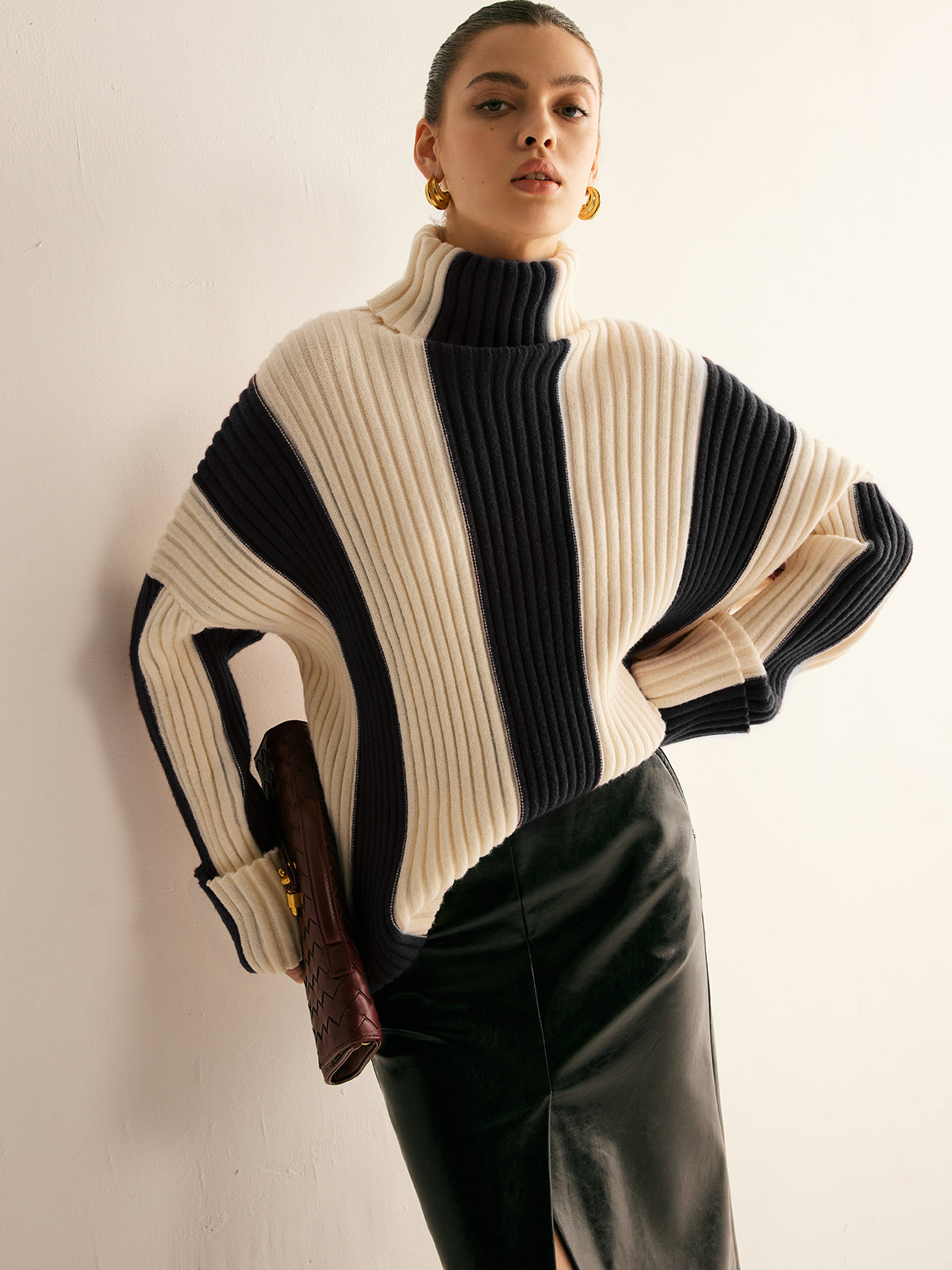 Ribbet farveblok rullekrave sweater
