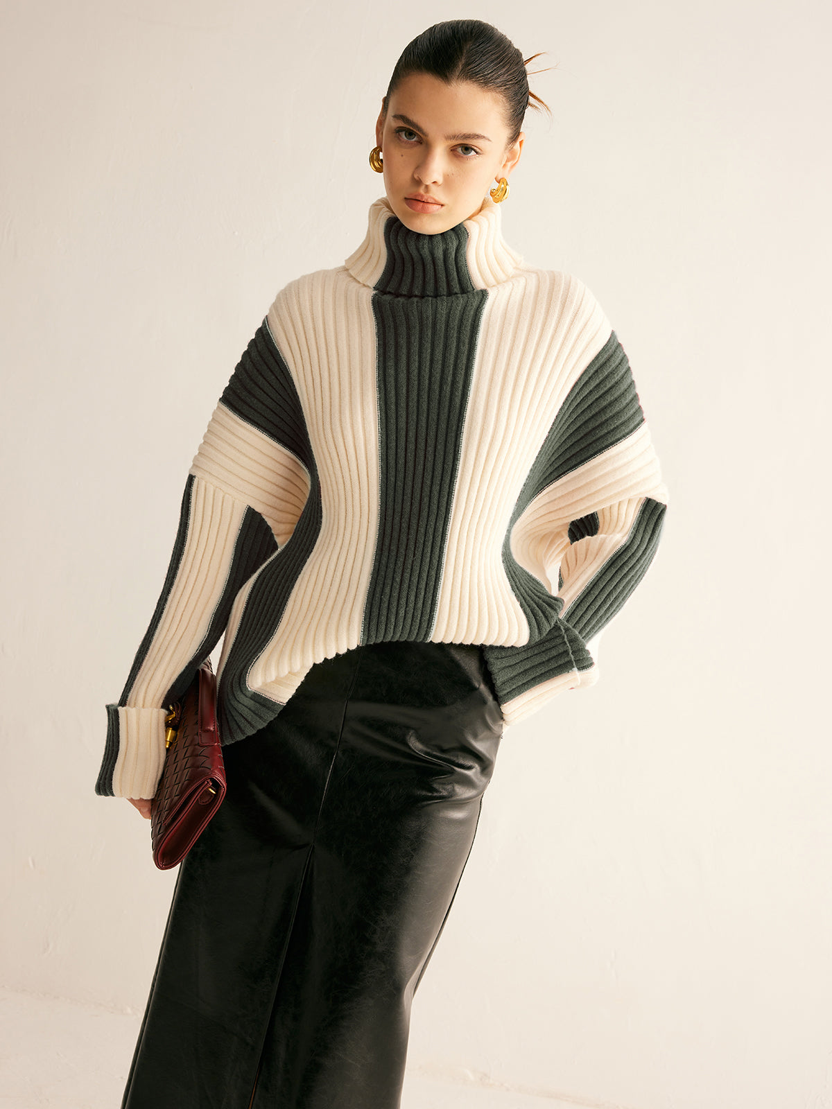 Ribbet farveblok rullekrave sweater