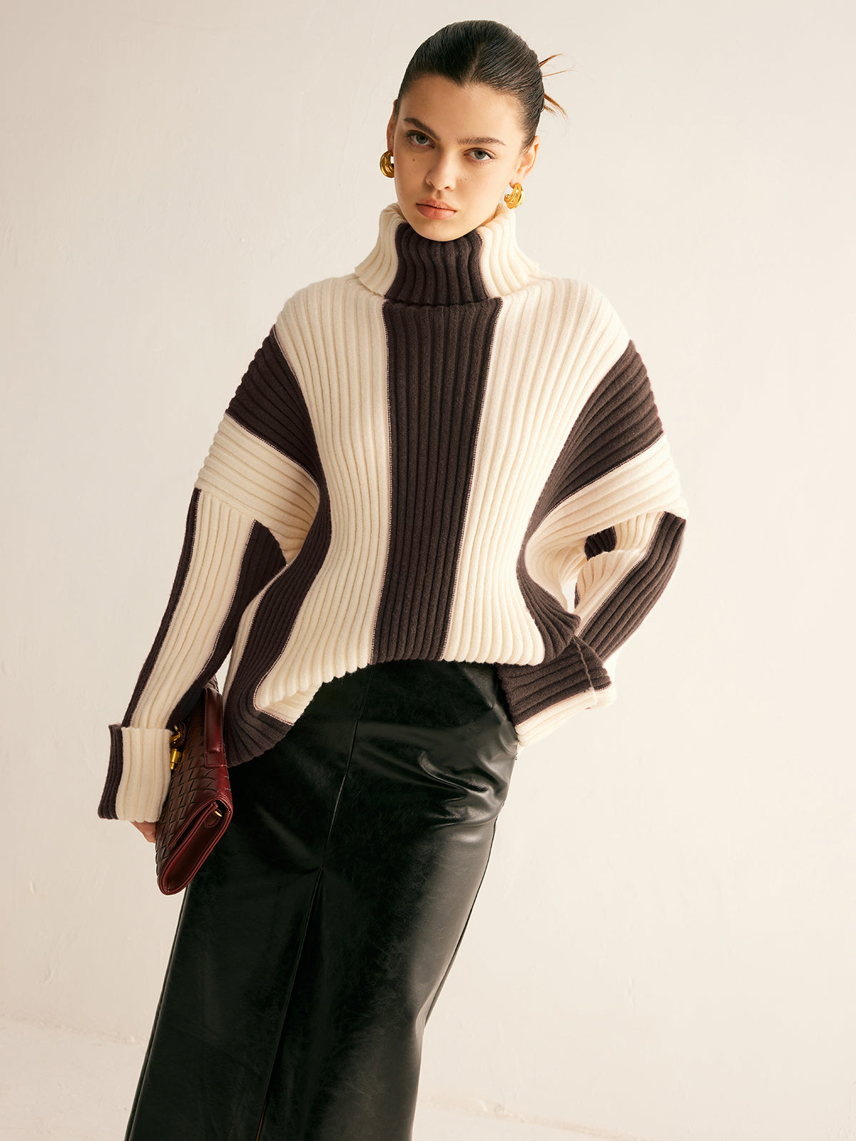 Ribbet farveblok rullekrave sweater