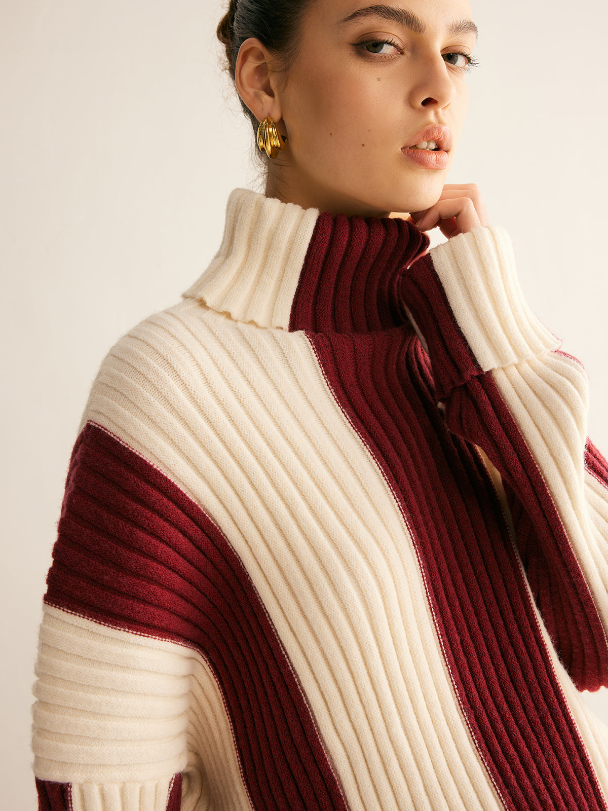 Ribbet farveblok rullekrave sweater