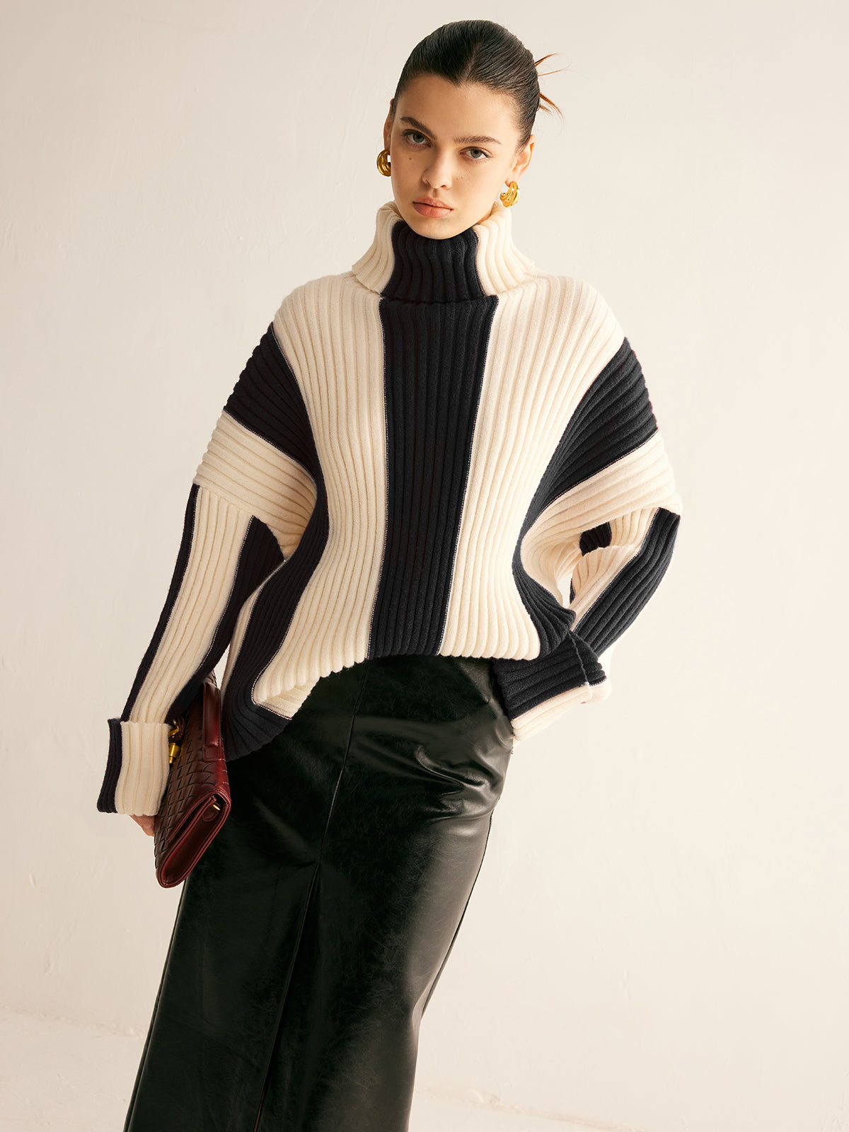 Ribbet farveblok rullekrave sweater