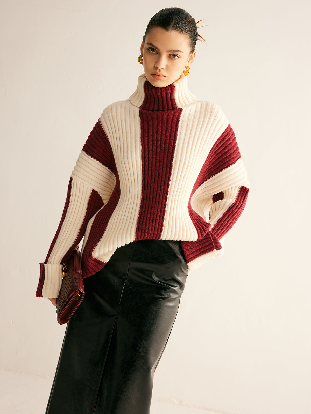 Ribbet farveblok rullekrave sweater